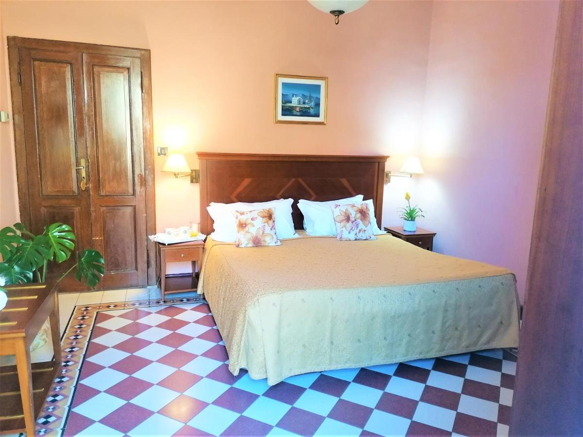 Hotel La Rondinella Cannero Riviera Bagian luar foto