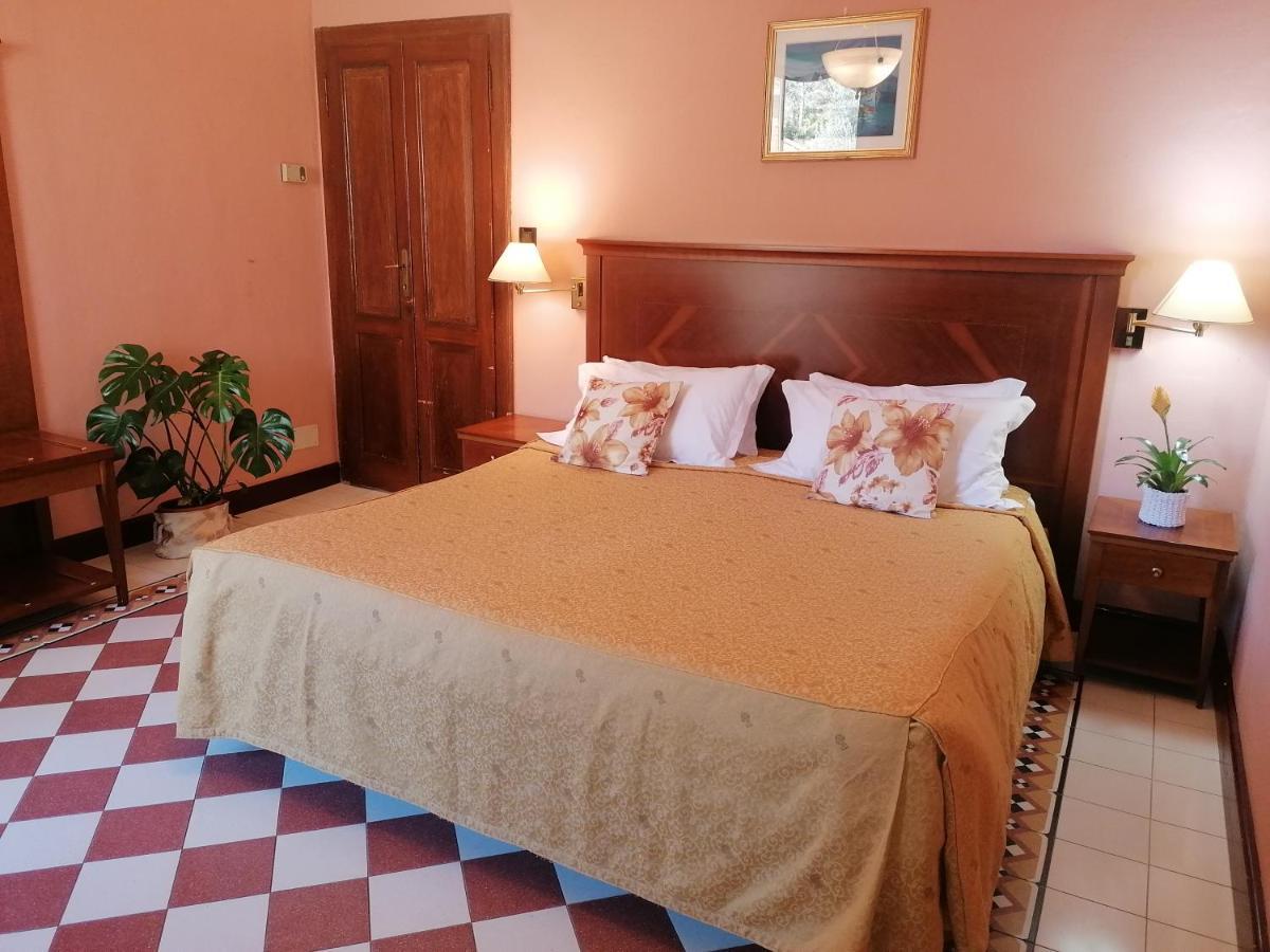 Hotel La Rondinella Cannero Riviera Bagian luar foto