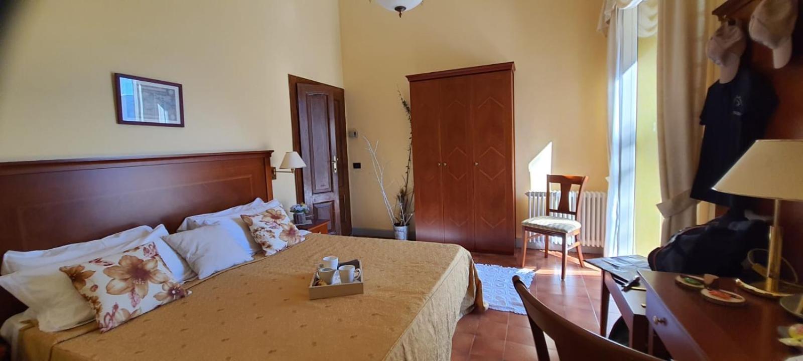 Hotel La Rondinella Cannero Riviera Bagian luar foto
